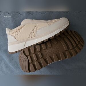 Kenneth Cole women sneakers